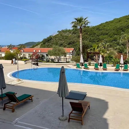 Apartamento Sunset Poolside Retreat Blueh Budva