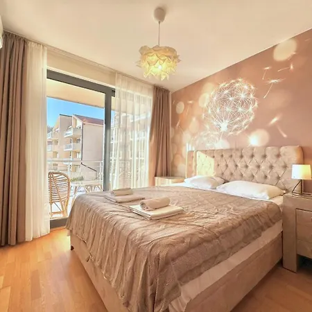 Sunset Poolside Retreat Blueh Apartamento Budva